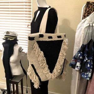 Oversized LOVESTITCH bag! 🖤